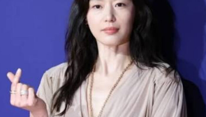 Transformasi Elegan Jun Ji Hyun di Vogue: Siap Guncang Layar Lebar Tahun Ini!