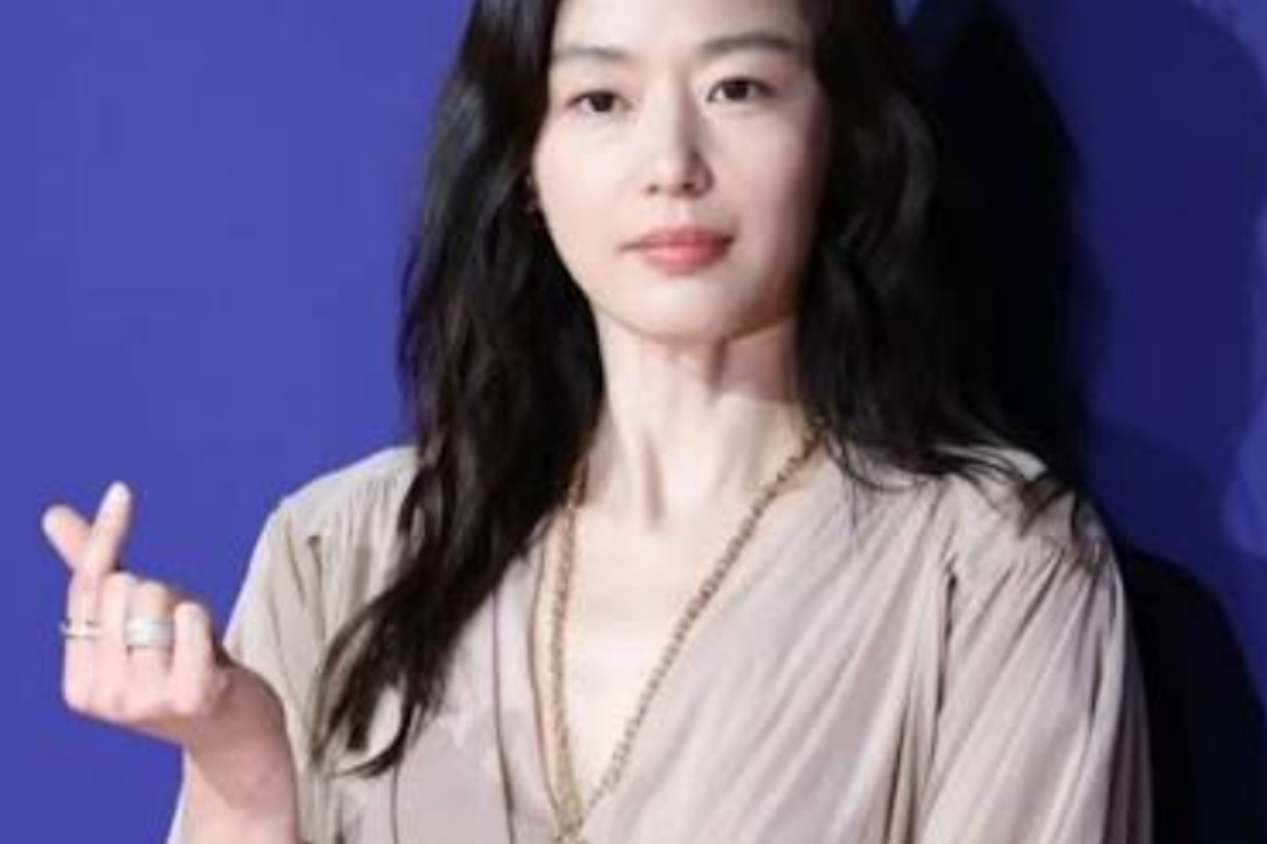 Transformasi Elegan Jun Ji Hyun di Vogue: Siap Guncang Layar Lebar Tahun Ini!
