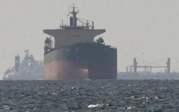 Trump Hajar Kilang Minyak Iran: Selat Hormuz Terancam Jadi Lautan Abu?