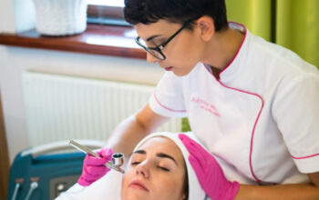 Wajah Mulus Instan dengan Dermaplaning, Amankah untuk Anda? 1 Wajah Mulus Instan dengan Dermaplaning, Amankah untuk Anda?