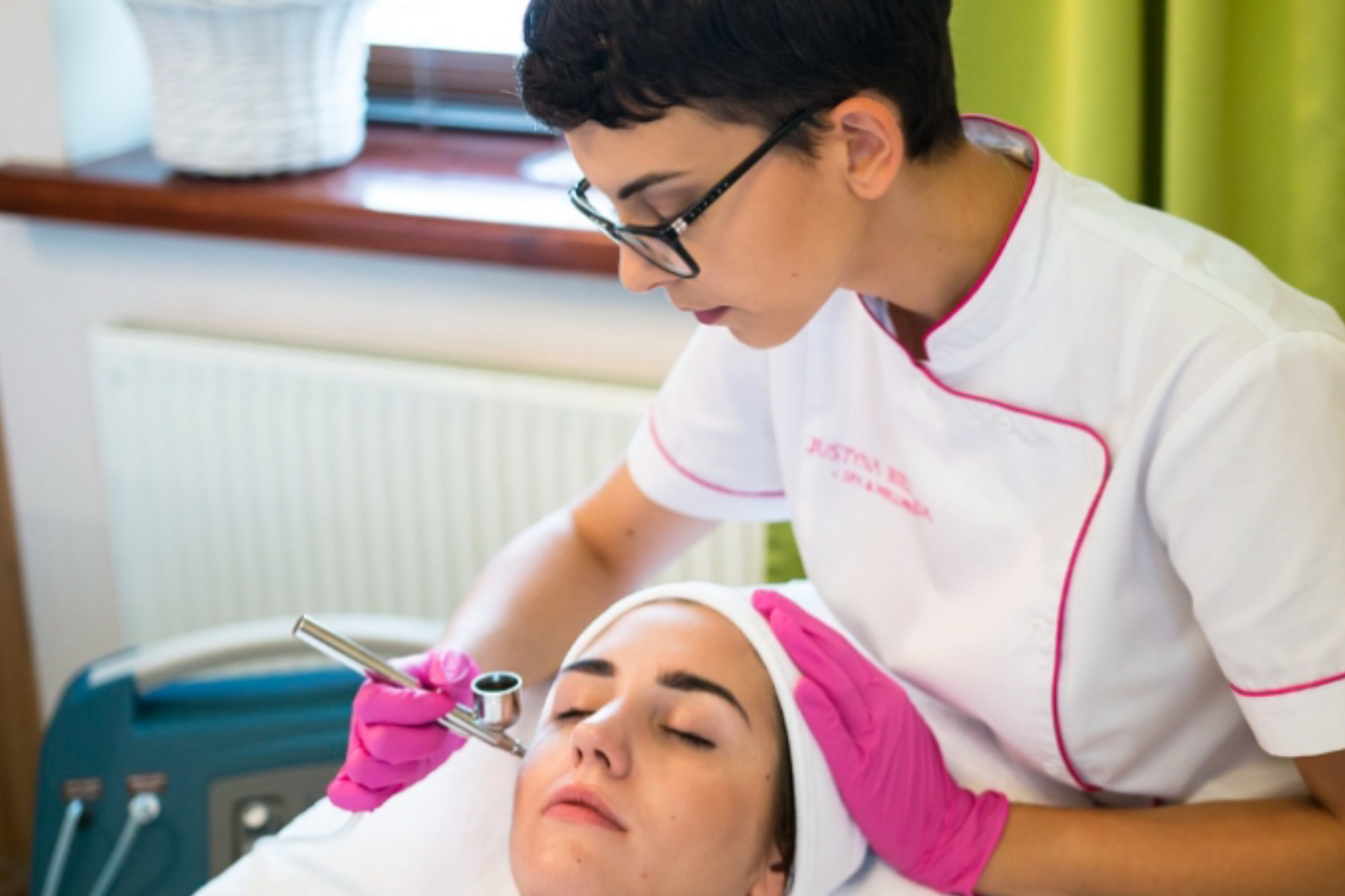 Wajah Mulus Instan dengan Dermaplaning, Amankah untuk Anda? 1 Wajah Mulus Instan dengan Dermaplaning, Amankah untuk Anda?