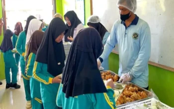 Wangi Opor dan Tawa Bocah: Kala Meja Prasmanan MBG Satukan Hati di SDN Tegal Sadang Sukabumi