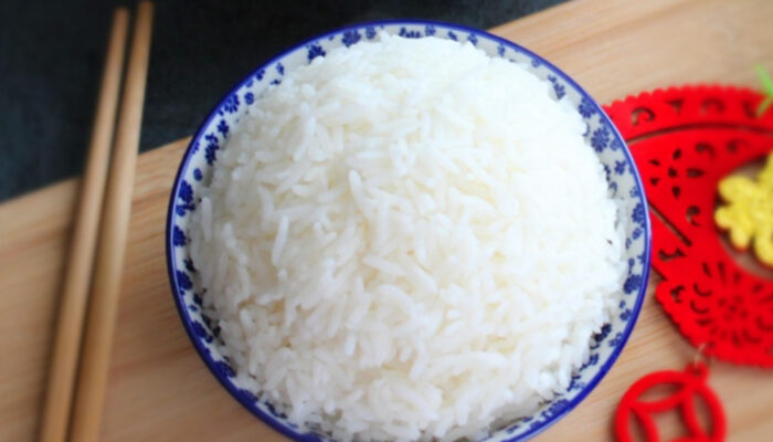 Waspada Keracunan! Kenali Ciri Nasi Basi Sebelum Dikonsumsi