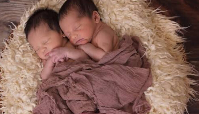 Waspada Komplikasi Hamil Bayi Kembar: Tips Tetap Tenang