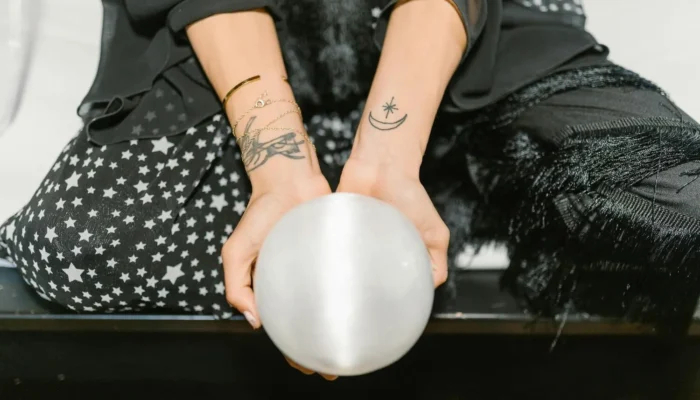 Zodiak Hari Ini 2 Maret 2026: Waspada Salah Paham!