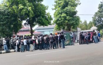 Aksi ​Brigade Mahasiswa Bogor ‘Kepung’ Kantor DPRD Kabupaten Bogor: Ada Apa dengan Anggaran Digitalisasi Posyandu!!