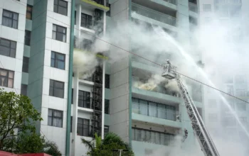 Api Mengamuk di Apartemen Mediterania Jakarta Barat