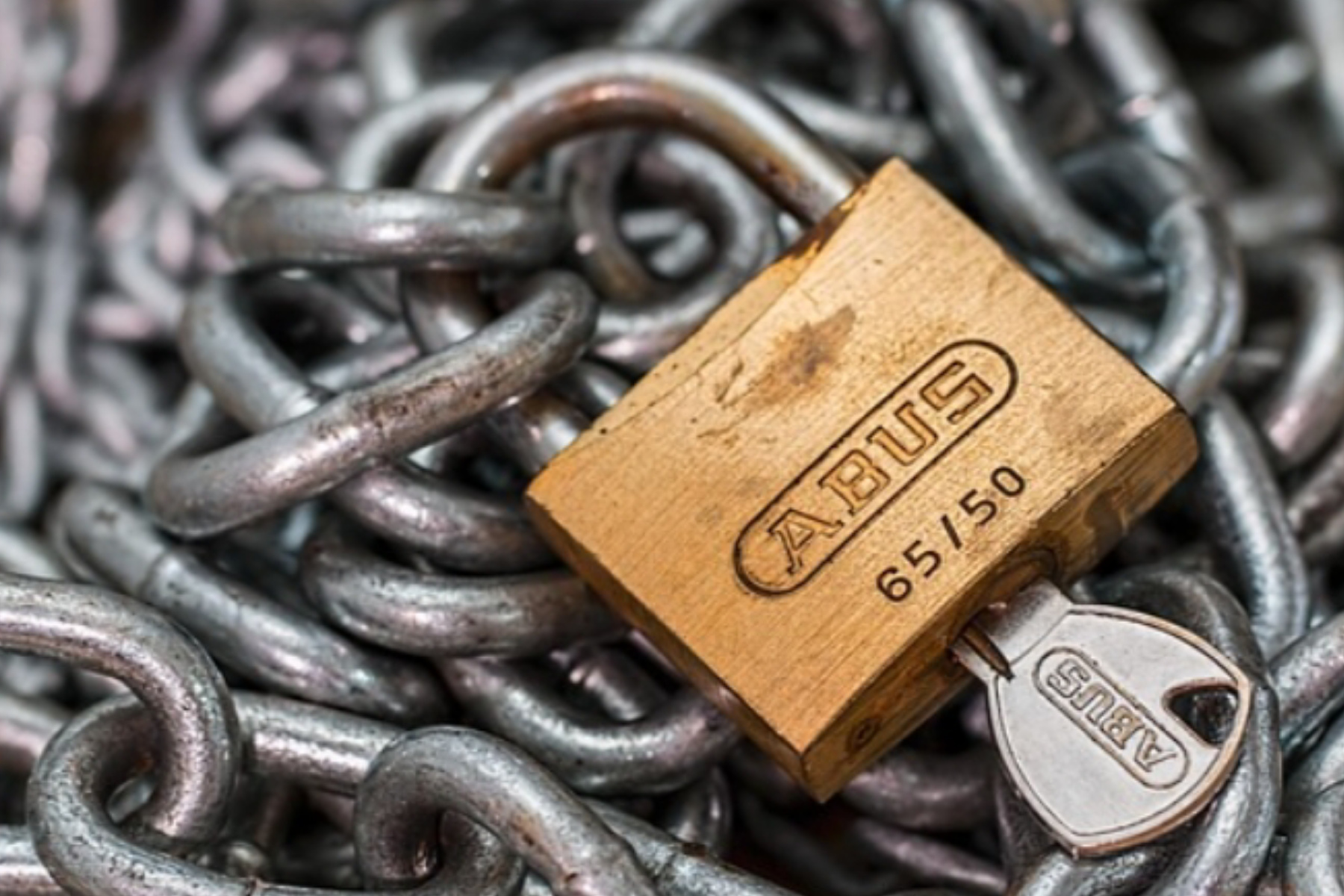 Bebas dari Penjara Pikiran: Cara Menghindari Belenggu Ego