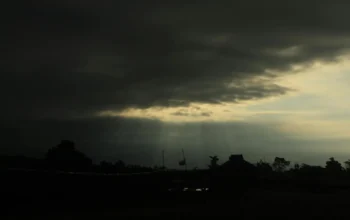 Cuaca Hari Ini Didominasi Hujan, Waspada Cuaca Ekstrem