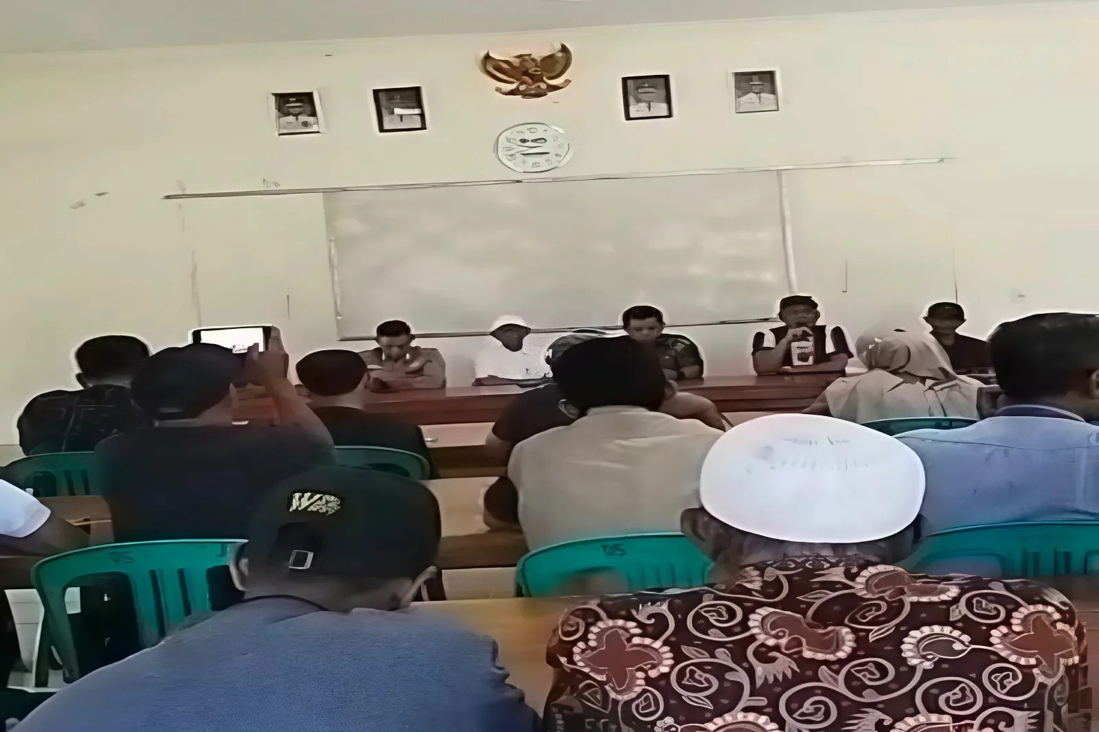 Dana Desa Rp200 Juta Disorot, Puluhan Warga Cianjur Geruduk Kantor Desa