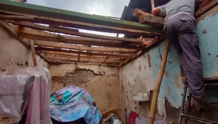 Dari Musibah ke Harapan: Rumah Endang di KBB Dibangun Lagi Berkat Solidaritas