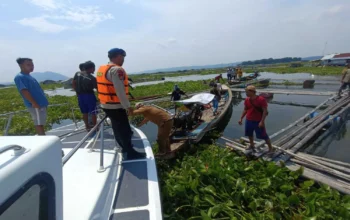 Detik-Detik Penemuan Mayat di Perahu Liar Waduk Jatiluhur Purwakarta 3 Detik-Detik Penemuan Mayat di Perahu Liar Waduk Jatiluhur Purwakarta