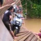Detik-detik Mencekam! Jembatan Gantung di Tegalbuleud Sukabumi Putus, 5 Motor Terjun Bebas ke Sungai Cibugel