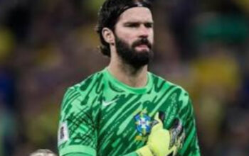 Dilema Liverpool: Alisson Becker Tetap Bertahan atau Dijual?