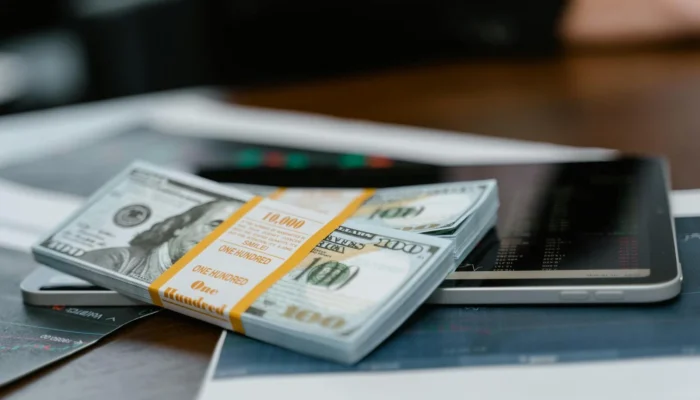 Dolar Perkasa, Rupiah Tertekan di Awal April