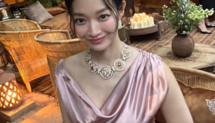Elegan di Maroko: Shin Min Ah Tampil Memukau dengan Gaun Mermaid