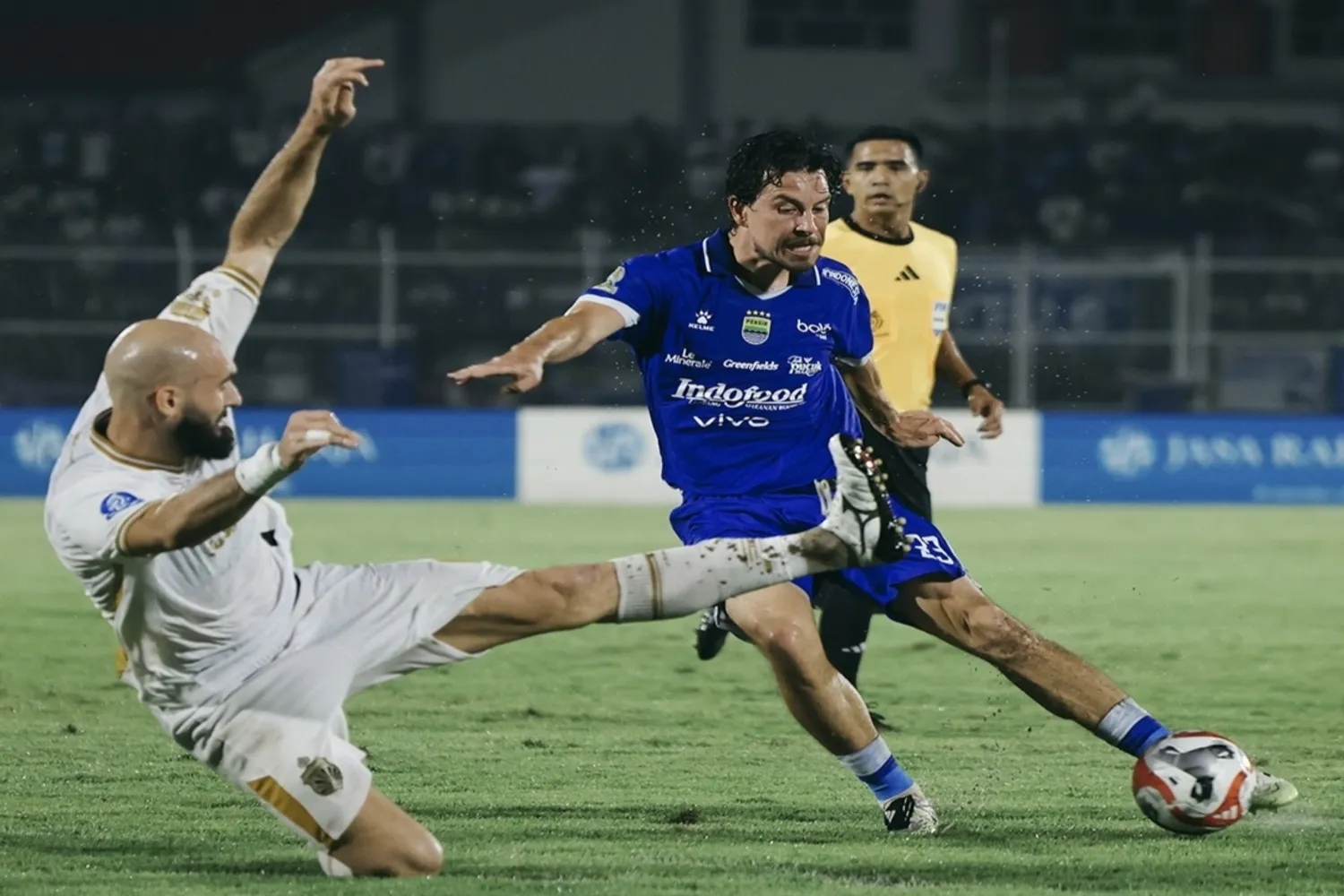Empat Gol Balasan! Persib Bungkam Bhayangkara FC