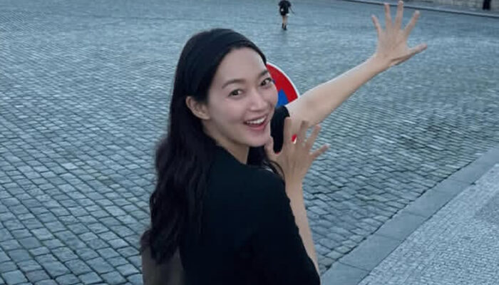 Gaya Bandara Shin Min Ah: Definisi Elegan yang Tak Lekang Waktu