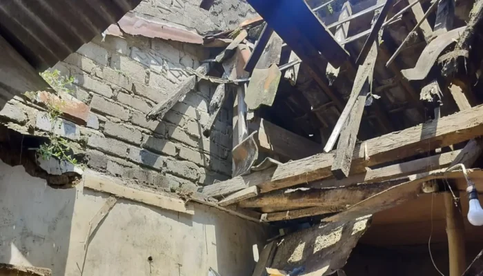 Hujan Angin Terjang Bandung Barat, 1 Rumah Ambruk