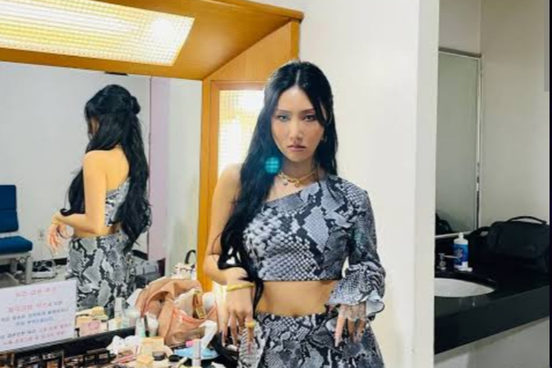 Insiden Luka Bakar Hwa Sa: Pengakuan Mengejutkan di Balik Aksi Panggung yang Enerjik