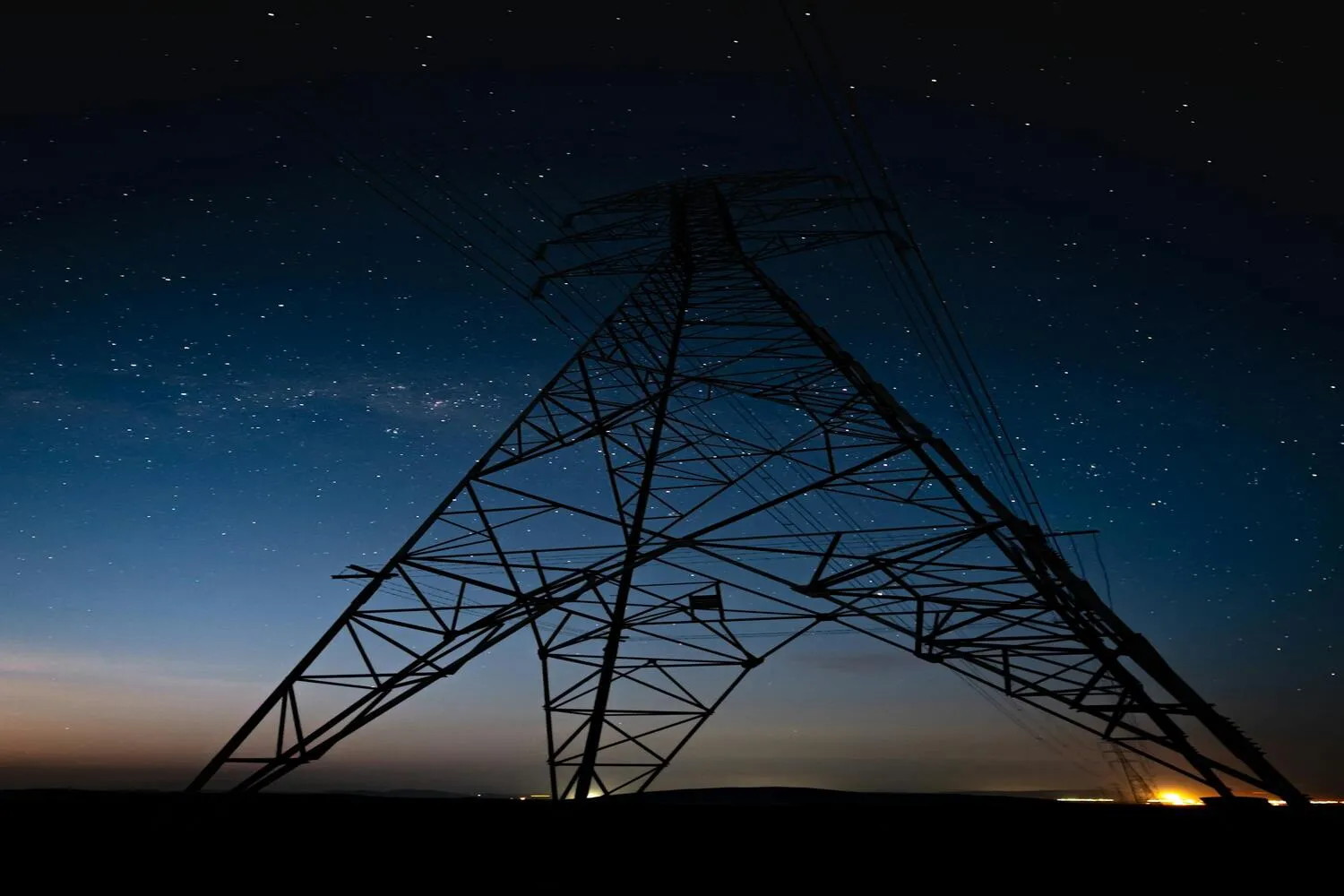 Jakarta Sempat Gelap, PLN Ungkap Penyebabnya