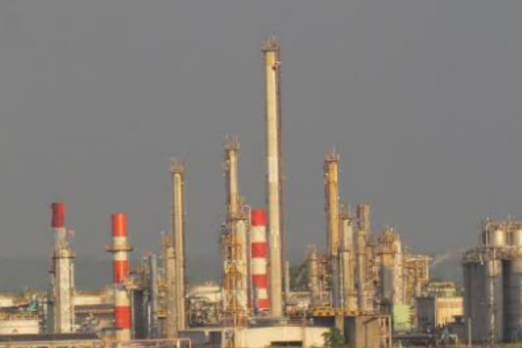 Kebakaran Kilang Minyak Geelong Padam, Pasokan BBM Terancam