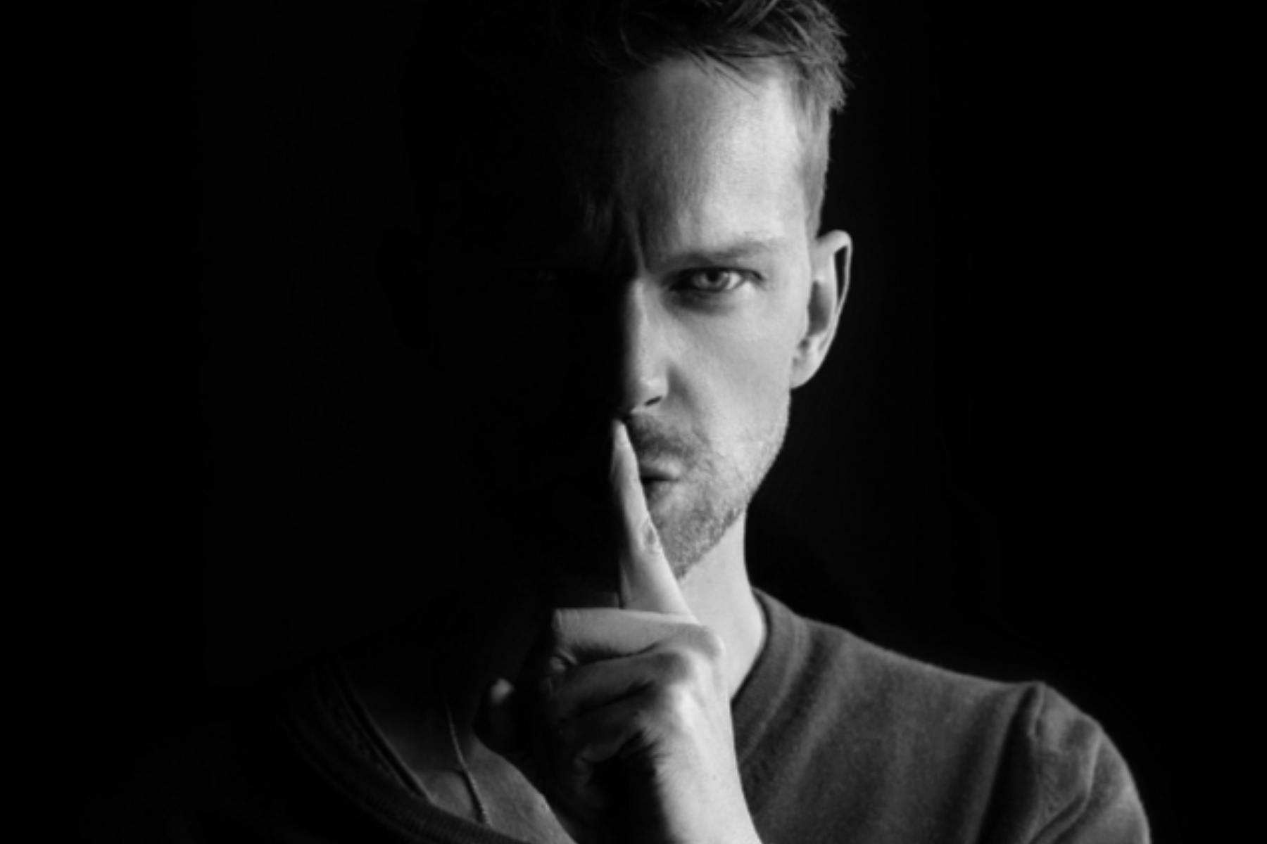 Kekuatan Diam: Mengapa Sedikit Bicara Bisa Berdampak Besar