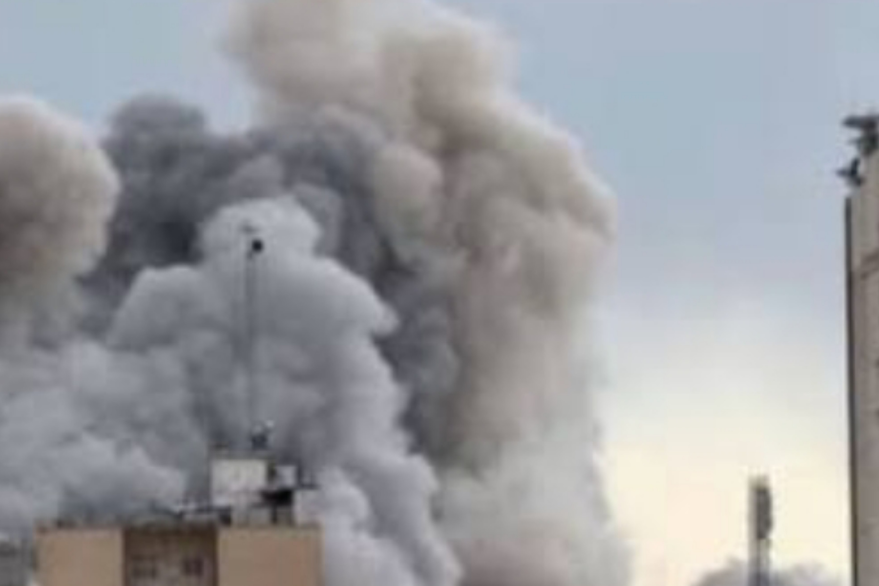 Konflik Timur Tengah Memanas: 30 Roket Hezbollah Hantam Israel di Tengah Upaya Damai