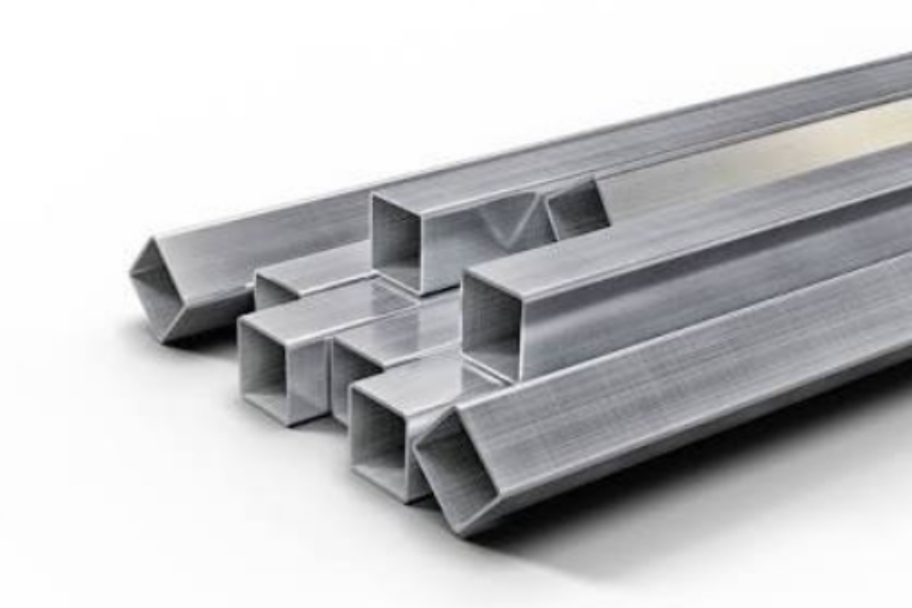 Krisis Baja Global: Dua Pabrik Terbesar Iran Lumpuh Akibat Serangan Udara