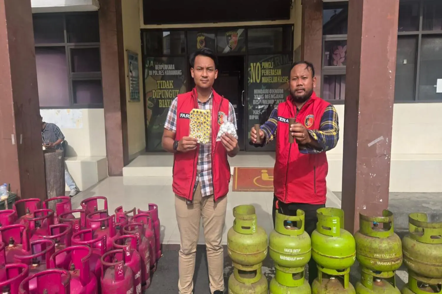 LPG 3 Kg Disulap Jadi 12 Kg di Karawang, Pelaku Diringkus 1 LPG 3 Kg Disulap Jadi 12 Kg di Karawang, Pelaku Diringkus