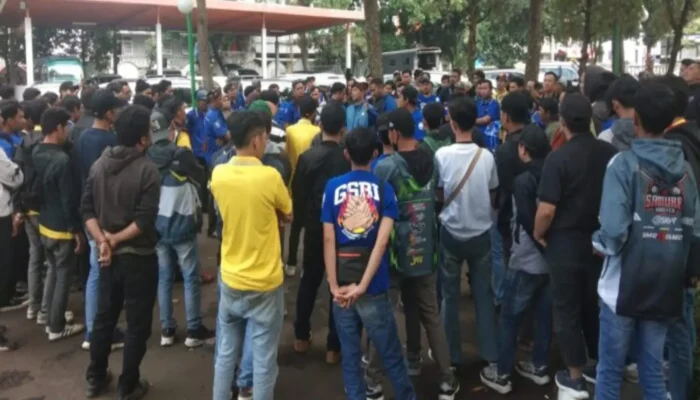 Lebaran Kelabu di Sukabumi: Buruh PT Star Comgistic Dibuang Lewat WhatsApp Saat Sedang Merayakan Kemenangan