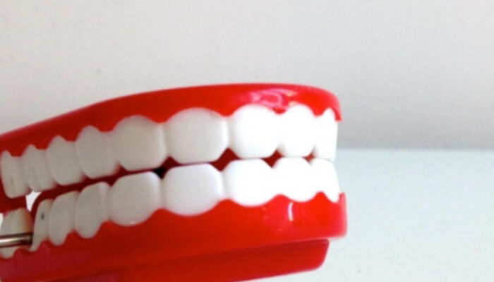 Mamelon Gigi: Fenomena Normal pada Gigi Seri Anak yang Baru Tumbuh