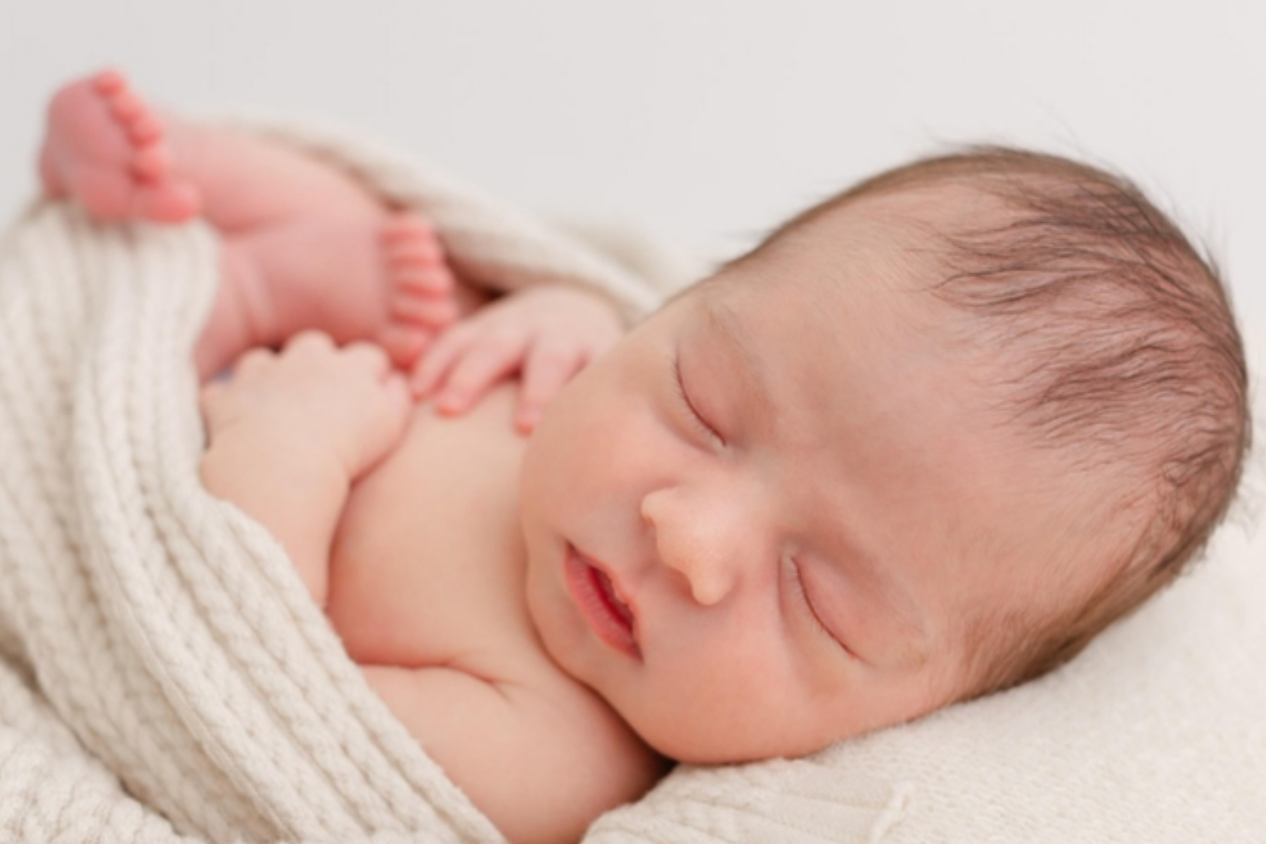 Mengenal Vernix Caseosa: Lapisan Ajaib yang Melindungi Bayi Baru Lahir