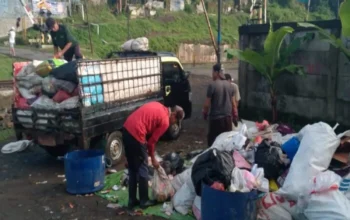Menjemput Berkah di Antara Aroma Jelaga: Pahlawan Kebersihan Sukabumi Tak Gentar dalam Senyap 8 Menjemput Berkah di Antara Aroma Jelaga: Pahlawan Kebersihan Sukabumi Tak Gentar dalam Senyap