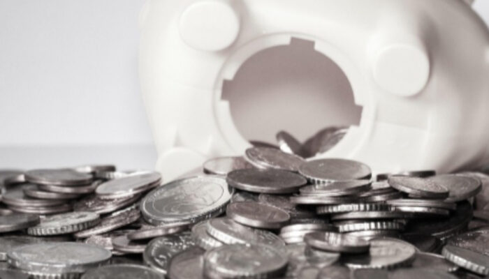 Pentingnya Menabung Sejak Dini: Membentuk Karakter Anak yang Tangguh