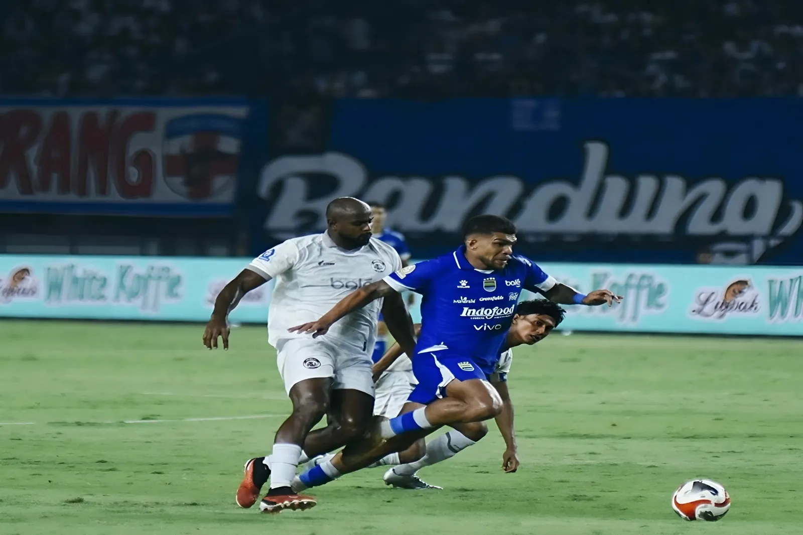 Persib vs Arema Berakhir dengan Skor Kacamata 1 Persib vs Arema Berakhir dengan Skor Kacamata