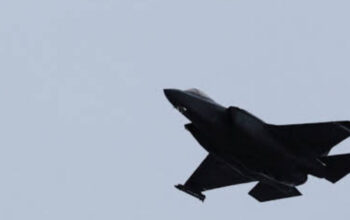 Pesawat Tempur AS Jatuh di Iran: Operasi Penyelamatan Darurat!