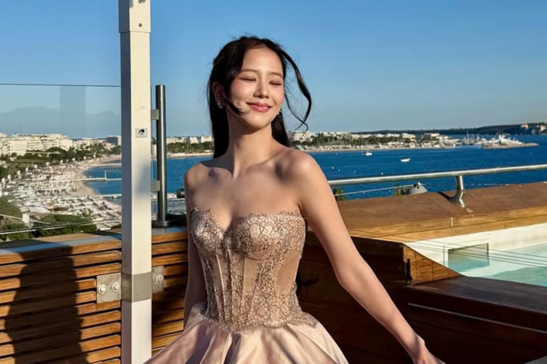Pesona Memukau Jisoo BLACKPINK di Cannes: Raih Penghargaan Madame Figaro Rising Star