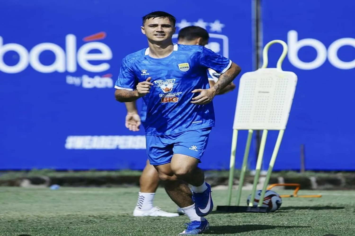 Prediksi Persib vs Semen Padang: Laga Panas di Haji Agus Salim