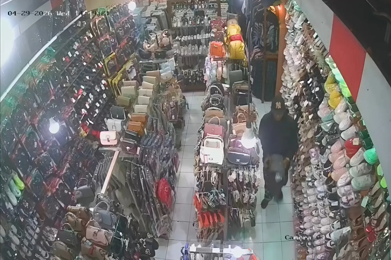 Pura-pura Belanja, 2 Pria di Cianjur Gasak Barang di Toko Fashion