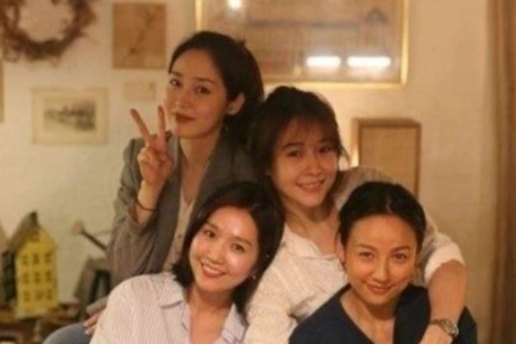 Reuni Mengharukan Fin.K.L: Dukung Lee Hyo Ri di Masa Duka