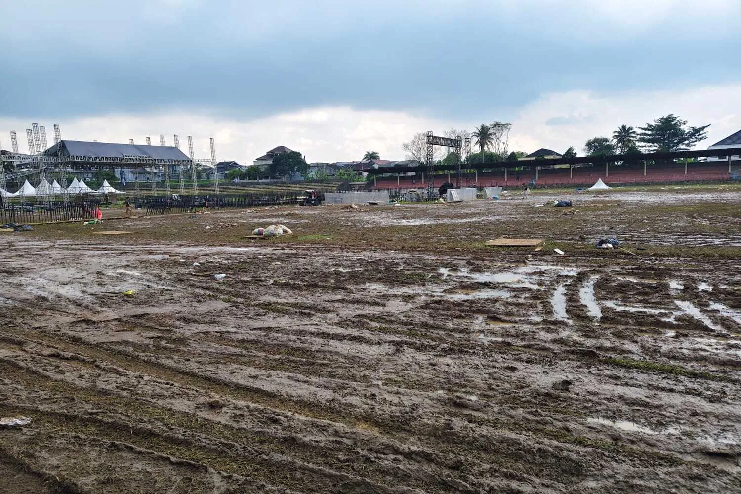 Rumput Stadion Suryakencana Rusak Pasca-Konser, Kadisporapar: "Kita Evaluasi, Ini Konsekuensi Minimnya Destinasi"