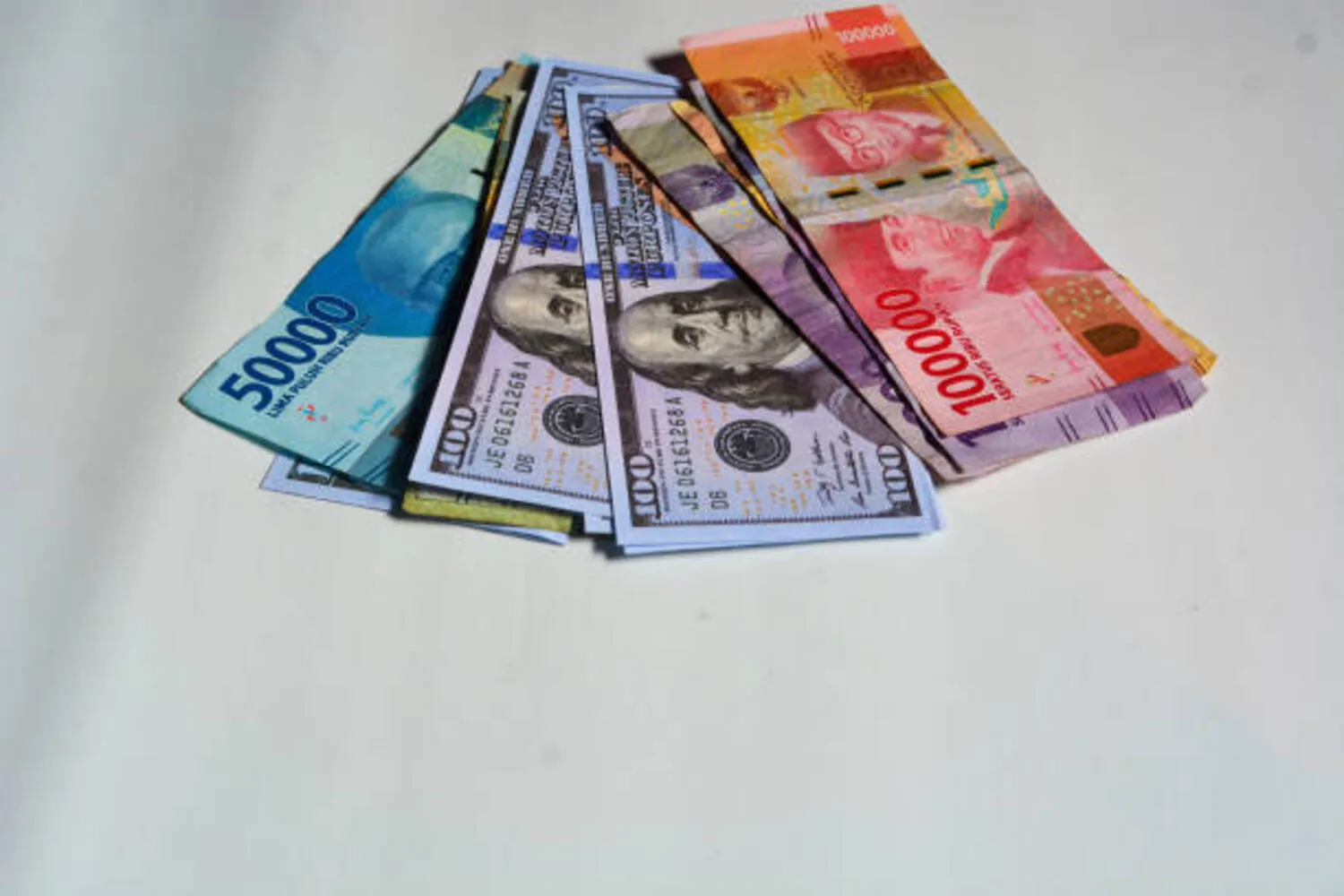 Rupiah Melemah Lagi, Alarm Ekonomi Berbunyi?