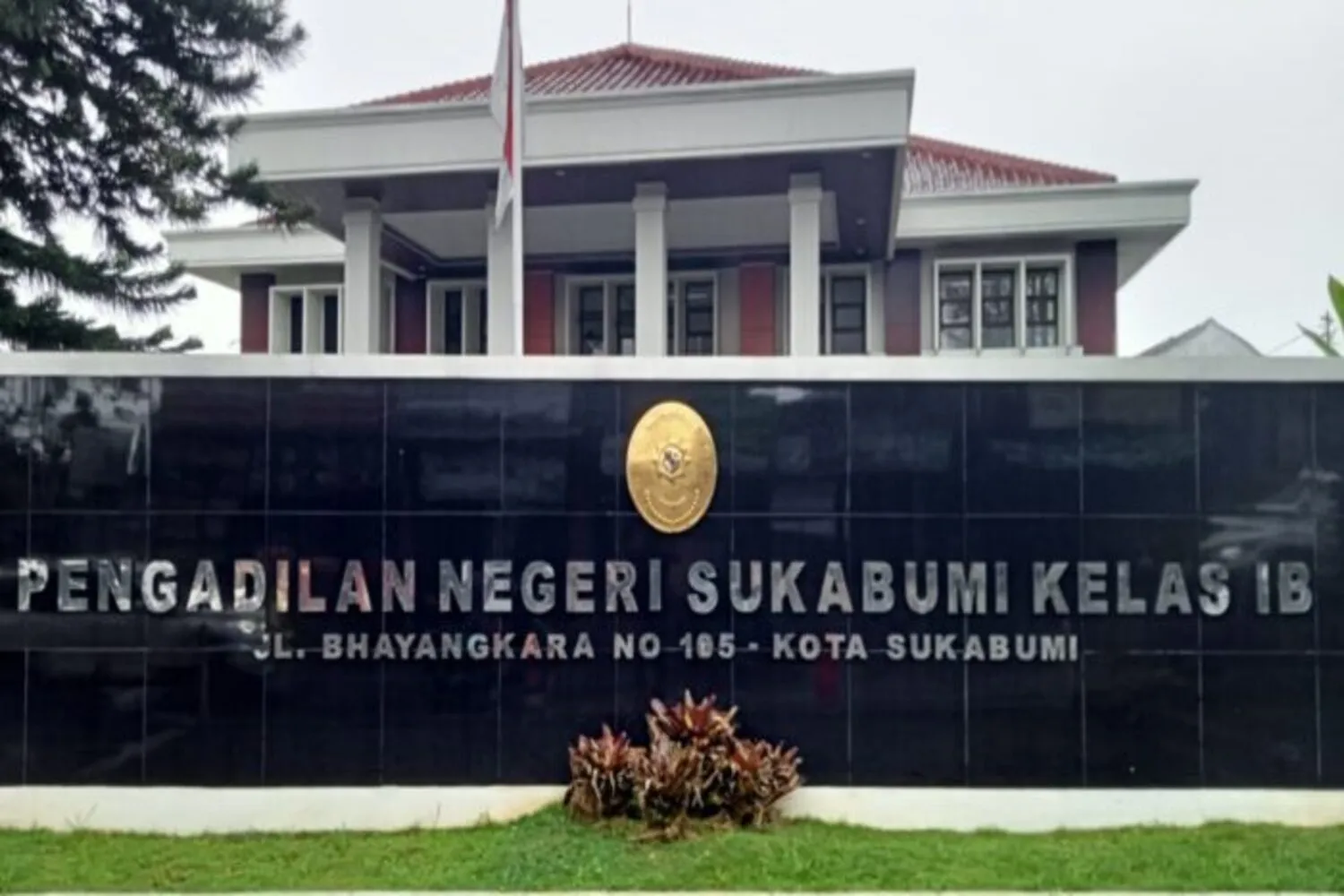 Sengketa Lahan Indogrosir Sukabumi: Menguji Validitas Formil AJB dan Doktrin Rechtsverwerking 1 Sengketa Lahan Indogrosir Sukabumi: Menguji Validitas Formil AJB dan Doktrin Rechtsverwerking