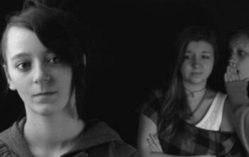 Seni Berhenti Menghakimi: Cara Hidup Lebih Tenang dan Bahagia