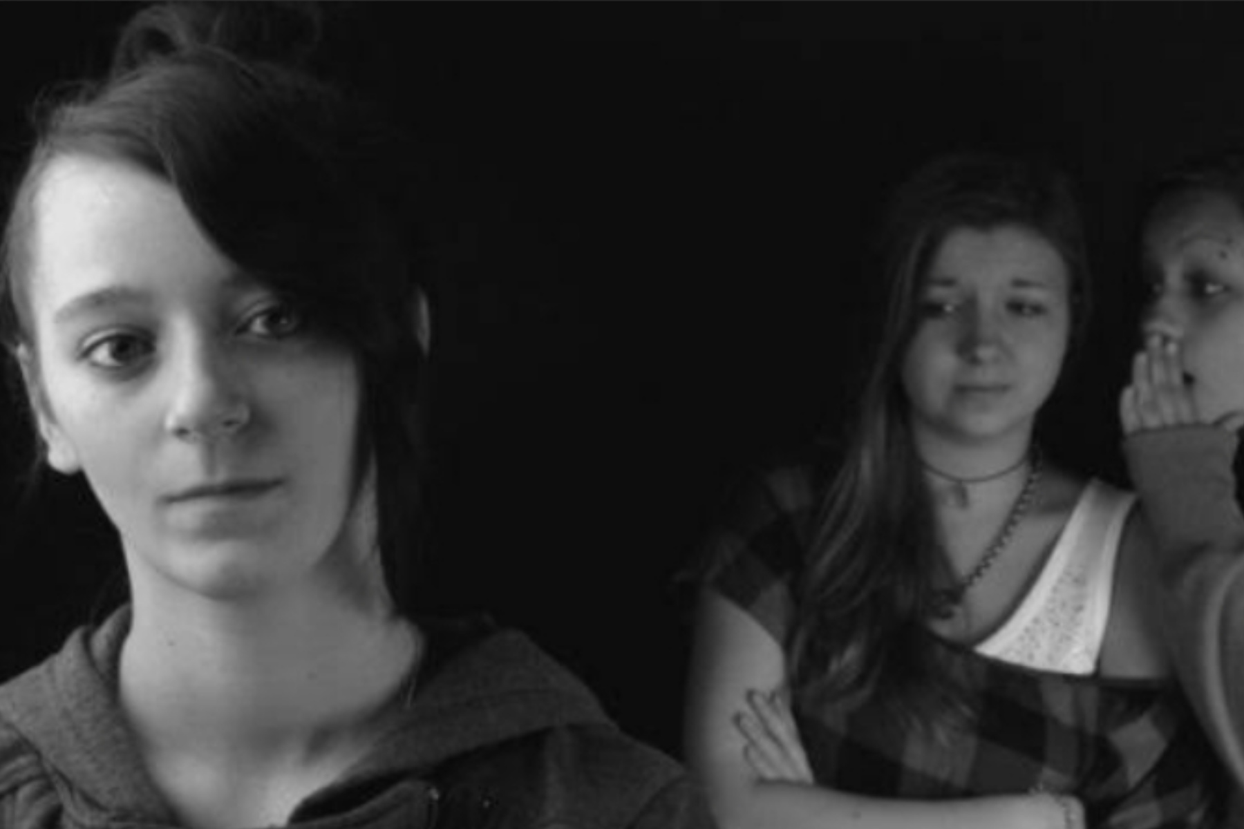 Seni Berhenti Menghakimi: Cara Hidup Lebih Tenang dan Bahagia