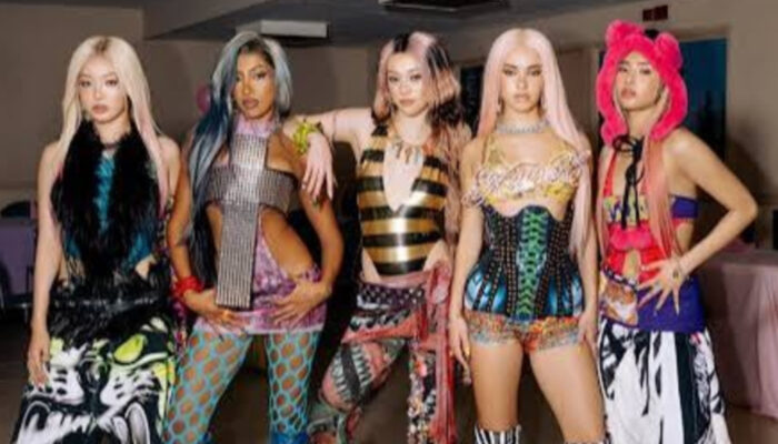 Siap-Siap! KATSEYE Rilis Foto Konsep Bold untuk Comeback ‘Pinky Up’ April Ini