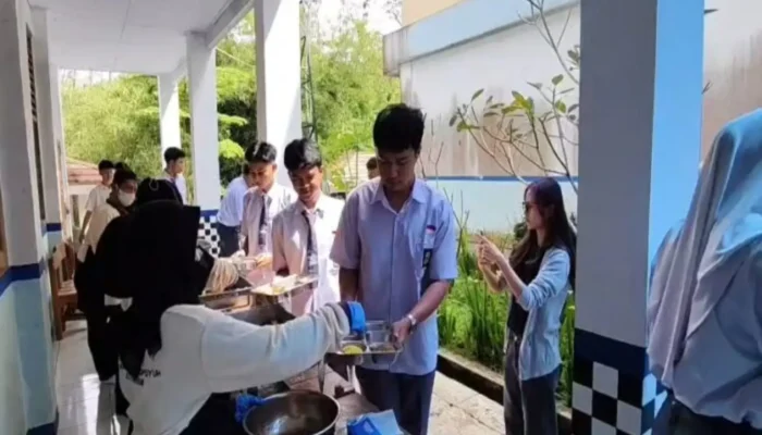 Sinergi Rasa dan Prestasi: SMAN 2 Kota Sukabumi Sanjung Inovasi Prasmanan SPPG Karamat