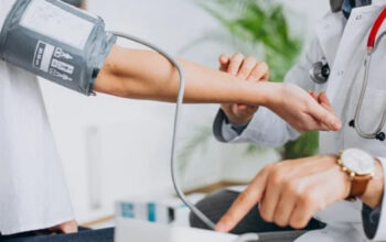 Skrining Kesehatan Rutin: Investasi Murah Sebelum Penyakit Datang! 3 Skrining Kesehatan Rutin: Investasi Murah Sebelum Penyakit Datang!