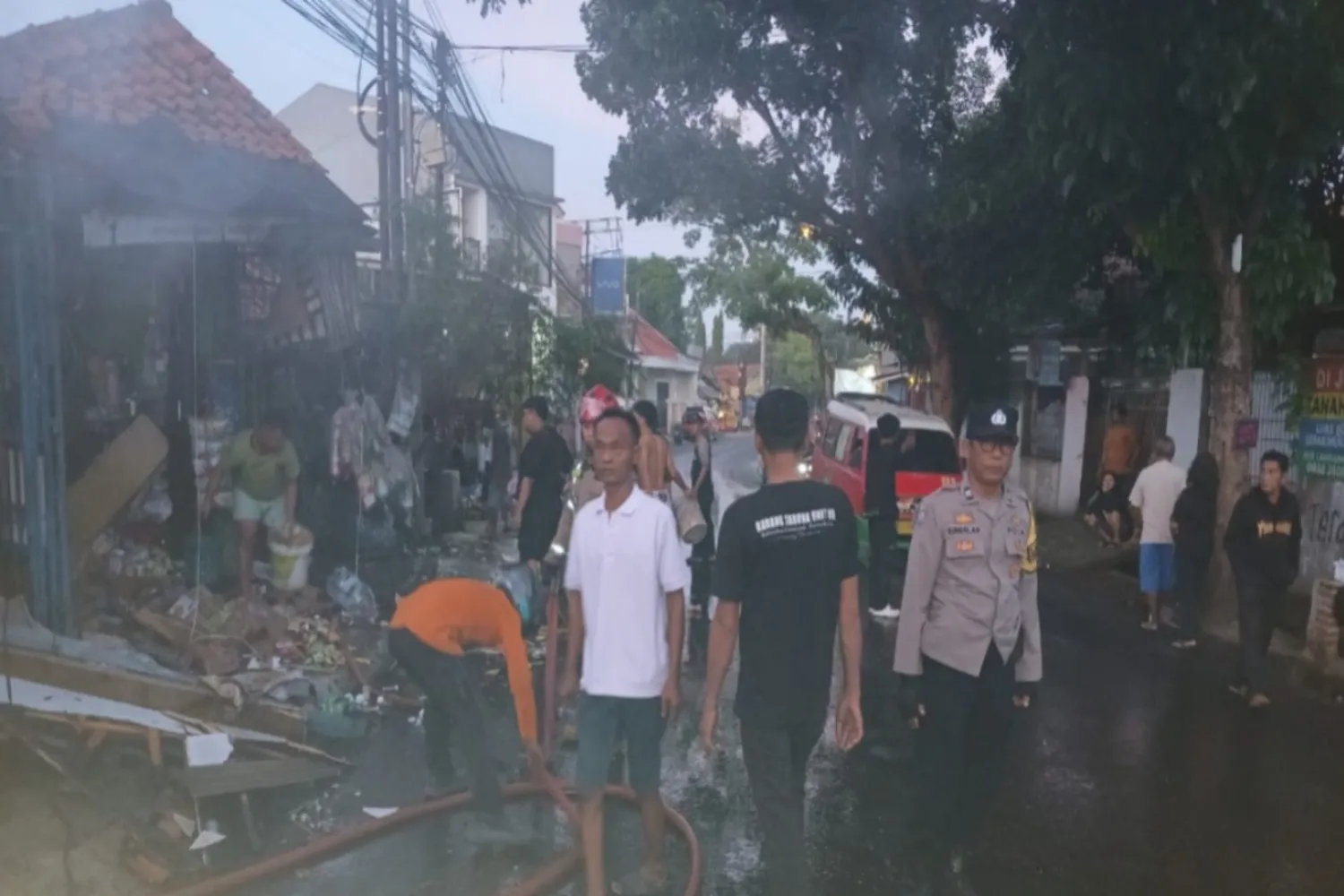 Subuh Mencekam! 5 Bangunan Terbakar di Purwakarta